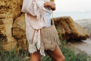 Accesorii la modă pentru femei - cum să-ți completezi look-ul?