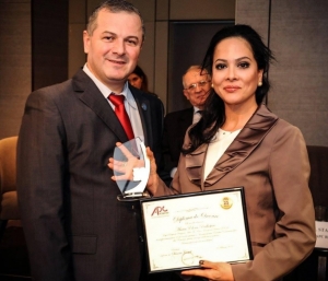 Adevărul despre cum a sărit APC în apărarea companiei Blue Air. Prietenie pe bază de sponsorizare!