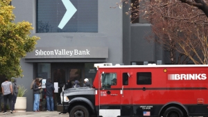 Americanii au retras 100 miliarde de dolari din băncile americane după falimentul Silicon Valley Bank
