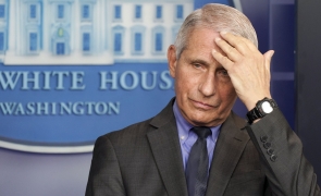 Anthony Fauci recunoaște că vaccinurile anti-COVID-19 nu protejează