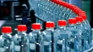 Apa devine valoarea de necontestat în India. Prețuri exorbitante pentru oamenii de rând a apei îmbuteliate și o piață de miliarde
