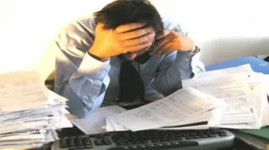 Aproape jumătate de milion de bugetari riscă să rămână cu salariile înghețate, după noua lege a salarizării
