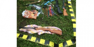 Arme de foc, arbalete, muniţii şi săgeţi, descoperite în urma a trei percheziţii