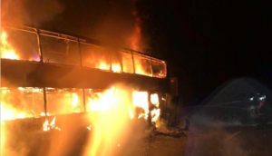Autocar plin cu pasageri in flăcări pe Autostrada A1