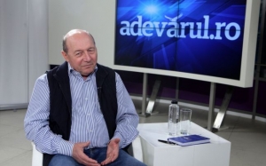 Băsescu acuză autorităţile că au scăpat pandemia de sub control: