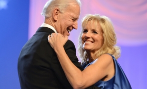 Bidenii se imbolnavesc pe capete: Vaccinată de 4 ori Prima Doamnă a Americii s-a infectat cu Covid dupa ce și Presedintele a facut de doua ori la rând