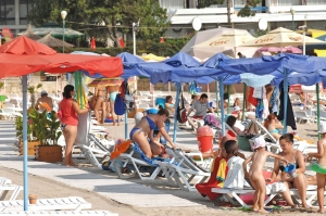 Boala gravă pe litoralul din România. Turistii acuza ca e de la apa marii infestata cu fecale din canalizari ilegale