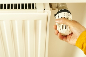Când începe furnizarea căldurii în București. Termoenergetica: Incă se fac lucrari stradale si nu se pot umple caloriferele