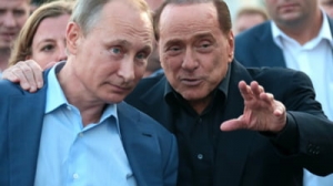 Cât de absurdă e Comisia Europeană: Cele 20 de sticle de vodcă pe care Putin i le-a trimis în dar lui Berlusconi