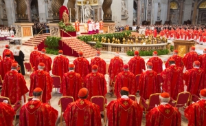 Care sunt cardinalii favoriți pentru Scaunul Pontifical după ce Papa Francisc a murit
