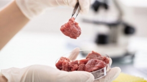 Carnea de pui produsă în laborator e comercializată legal în SUA