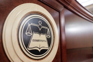 CCR acoperă afacerile de familie: Declarațiile de avere la comun ale soților si copiilor încalcă dreptul la viață privată