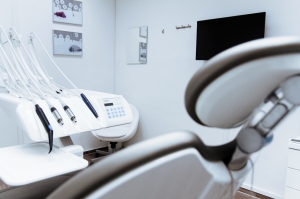 Ce caracteristici trebuie să îndeplinească scaunul dentar?