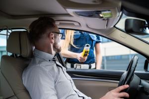 Ce nu trebuie să spui niciodată când ești oprit de poliție în trafic. Întrebarea aparent banală a polițistului care poate influența dosarul
