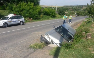 Cinci persoane au fost rănite în urma unui accident în Tulcea, în care au fost implicate un autoturism şi două autobuze