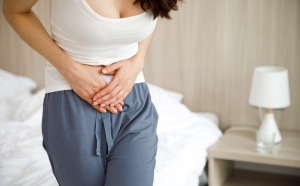 Cistita: ce este, care sunt cauzele, remediile naturale și alimentele de evitat