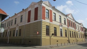 Conducerea liceului din Oradea, unde au existat acuzaţii că elevilor li se aplicau electroşocuri, a fost demisă