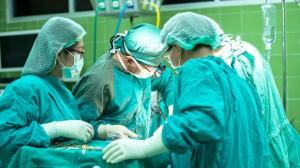 Copil de 3 ani, mort după o banală operație de polipi: Spitalul obligat la daune după ani de anchete și procese
