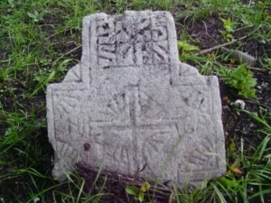 Crucea cu raze de la Tărtăria este cel mai vechi simbol religios din lume