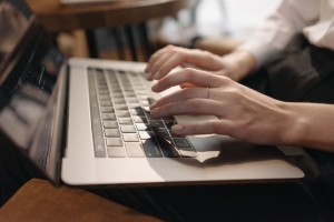 Cum îți urmărești cheltuielile atunci când joci la cazino online
