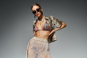 Cum să porți costumul de baie în oraș: 5 idei de styling pentru festivaluri și vacanțe
