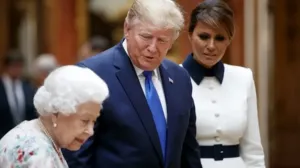 Cum se amuza Elisabeta a II-a de Melania Trump. Reginei îi plăcea să facă imitații în spatele ușilor închise

