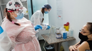 Cum sunt raportate și evaluate în România reacțiile adverse la vaccinul anti-Covid