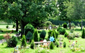 De la ciudățenie la normalitate: un nou tip de cimitire ia amploare în România