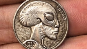 Descoperire care a intrigat lumea: Monedă cu un extraterestru imprimat, găsită de un american!
