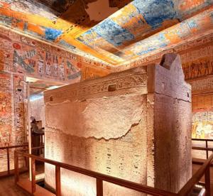 Descoperire la mormântul faraonului Tutankhamon: Noi dovezi indică posibilul cavou al reginei Nefertiti