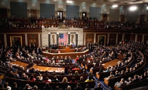 Dezarmarea americanilor: După atacurile armate care au zguduit SUA senatorii vin cu o nouă lege a armelor de foc!