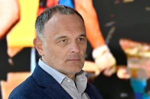Directorul Hidroelectrica a sărit să se gudure pe lângă Bolojan. A anuntat ca donează și el un