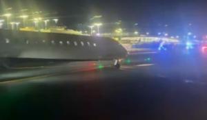 Două avioane Bombardier s-au ciocnit pe pista unui aeroport. Unul se pregătea de decolare, iar celălalt ateriza
