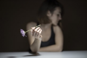 Drama unei fete cu parinti plecati in strainatate, obligata sa se prostitueze: