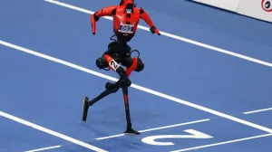 După ce au proiectat roboții care aleargă mai repede decât Usain Bolt, acum chinezii lucrează intens la roboții care vor lua locul oamenilor
