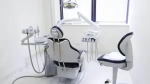 După creșterea noilor dinți la adulți, o nouă descoperire uriașă în stomatologie: Nu va mai fi nevoie de găurirea dintilor pentru a repara cariile