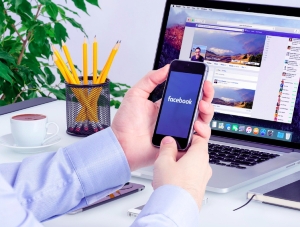Facebook și Instagram ar putea fi schimbate în Europa. Funcțiile care îi țin pe utilizatori lipiți de ecran, în vizorul Comisiei Europene
