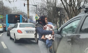 Fake-cerșeala face ravagii la semafor: Femei cu