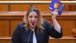 Fiul Dianei Șoșoacă a rămas fără permis de conducere după ce a fost urmărit de polițiști. Ce încerca să ascundă