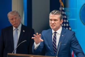 Forțele americane se repliază. Războiul care trebuia să demonstreze forța SUA a devenit un eșec pentru Donald Trump
