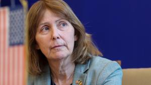 Fosta ambasadoare SUA la București, Kathleen Kavalec, avea la reședința sa tablouri cu ritualuri satanice cu bebeluși. Este motivul pentru care a fost retrasă din România