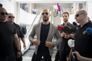 Frații Tate vorbesc de răcnete demonice în toiul nopții în penitenciar