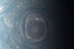 Fulgere puternice pe Jupiter: noi descoperiri ale sondei Juno