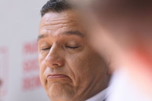 Grindeanu despre Bolojan la întâlnirea scretă a pesediștilor: „Suntem într-o mașină condusă de un șofer care se uită în telefon