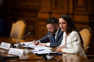 Guvernul declasifică peste 5.000 de dosare din arhivele MAE din anii '90: Reacții în URSS față de Revoluție, mineriadele și vizita Regelui Mihai din 1992