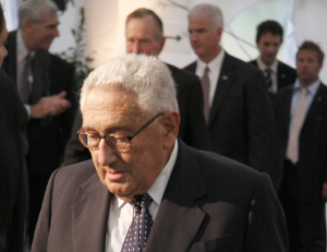 Henry Kissinger vrea ca Ucraina să renunțe la teritorii și sa negocieze cu Putin. 