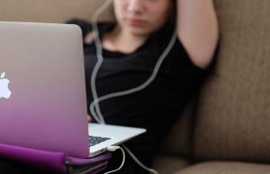 Inteligența artificială a ajuns să le arate hackerilor cine are cei mai mulți bani în cont