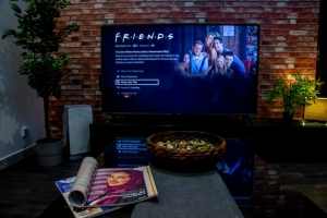 Inteligența artificială a intrat deja în sute de filme și seriale Netflix, chiar dacă spectatorii nu o observă
