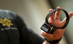 Israel: Brăţări electronice pentru persoanele plasate în carantină. Cei care refuză vor fi duși la un hotel al Guvernului