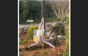 Israelul a declanșat o anchetă după ce o fotografie cu un soldat care distruge cu un baros o statuie a lui Iisus Hristos a devenit virală pe rețelele sociale
